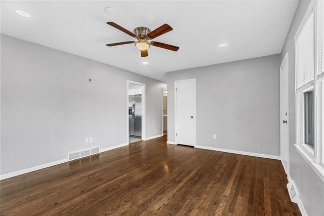 402 SW 23rd Street, Blue Springs, MO 64015