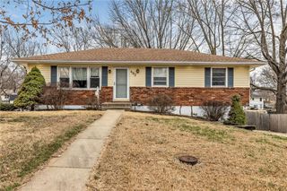 402 SW 23rd Street, Blue Springs, MO 64015