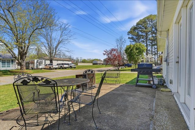 908 Smith Ave, Lawrenceburg, TN 38464
