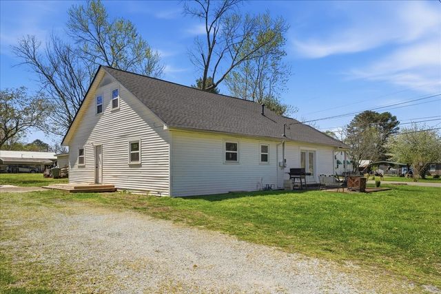 908 Smith Ave, Lawrenceburg, TN 38464