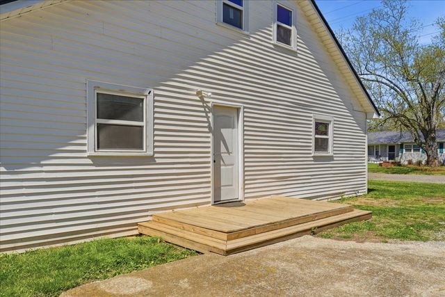 908 Smith Ave, Lawrenceburg, TN 38464