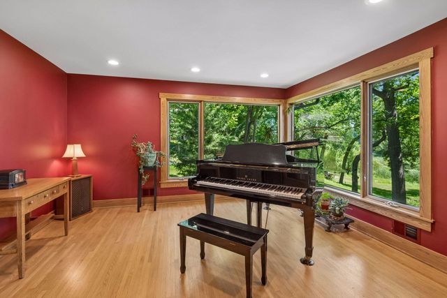 8307 Oakmere Road, Bloomington, MN 55438