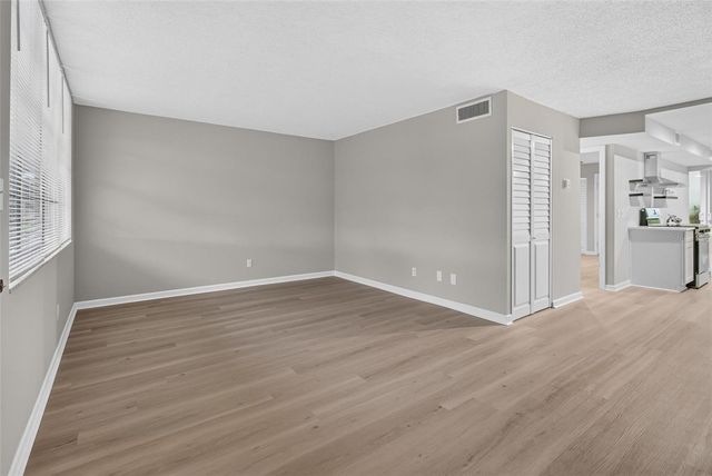 4885 1ST STREET NE 109, St Petersburg, FL 33703