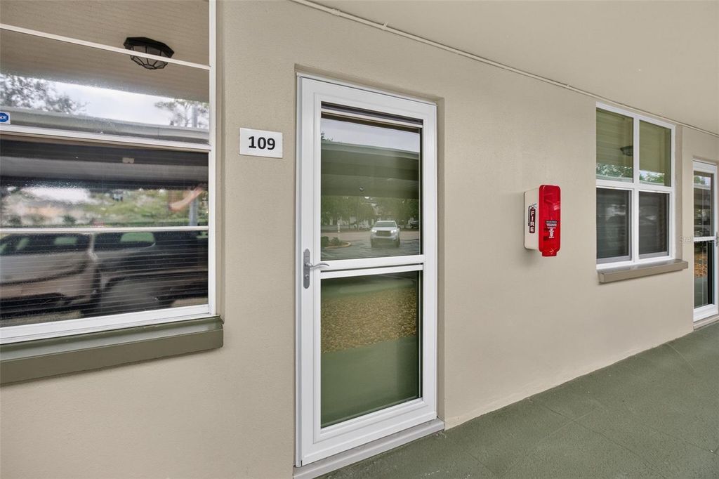 4885 1ST STREET NE 109, St Petersburg, FL 33703