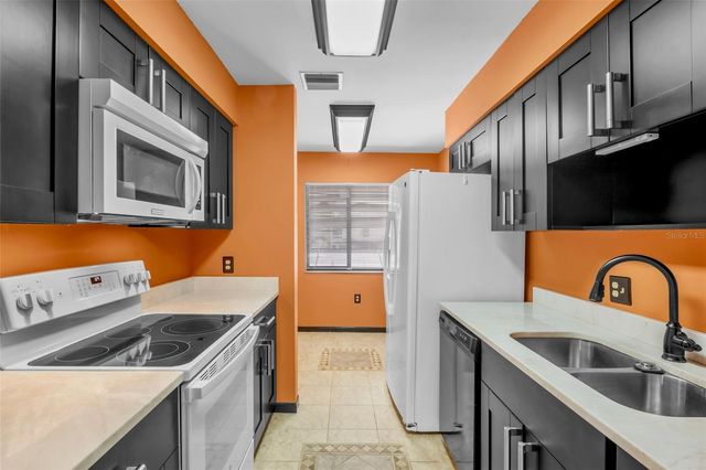 4623 LONGWATER CHASE 112 Bldg J, Sarasota, FL 34235