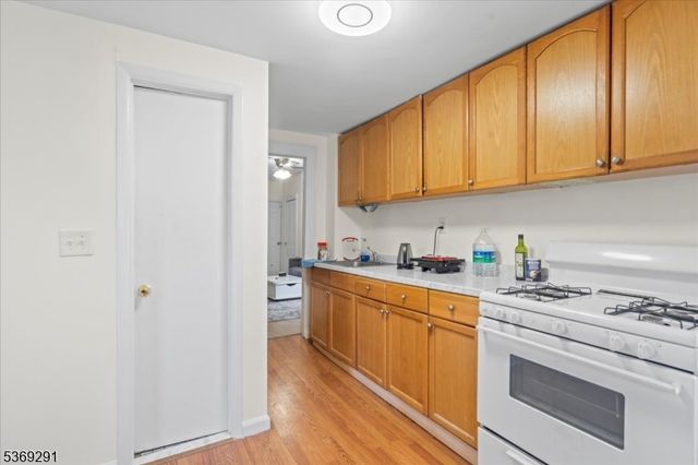 20 Elk St, Paterson City, NJ 07503