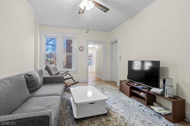 20 Elk St, Paterson City, NJ 07503