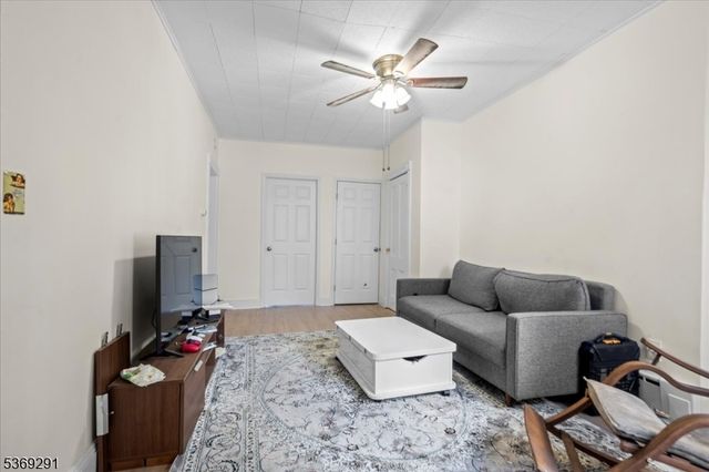 20 Elk St, Paterson City, NJ 07503
