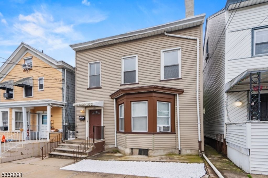 20 Elk St, Paterson City, NJ 07503