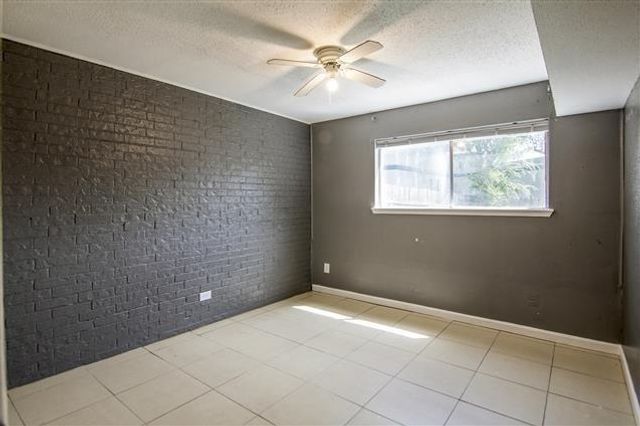 411 S Austin Street, Webster, TX 77598