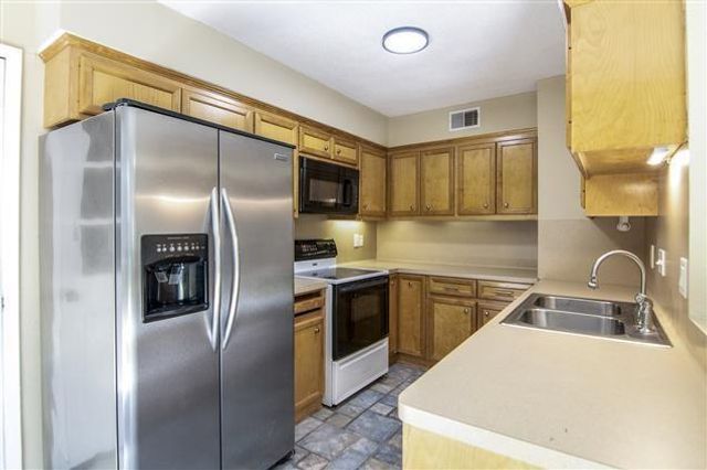 411 S Austin Street, Webster, TX 77598