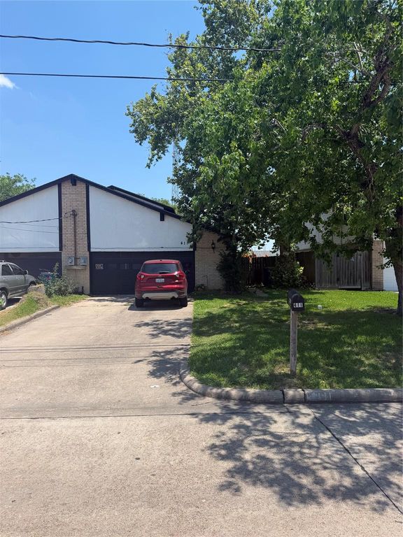 411 S Austin Street, Webster, TX 77598