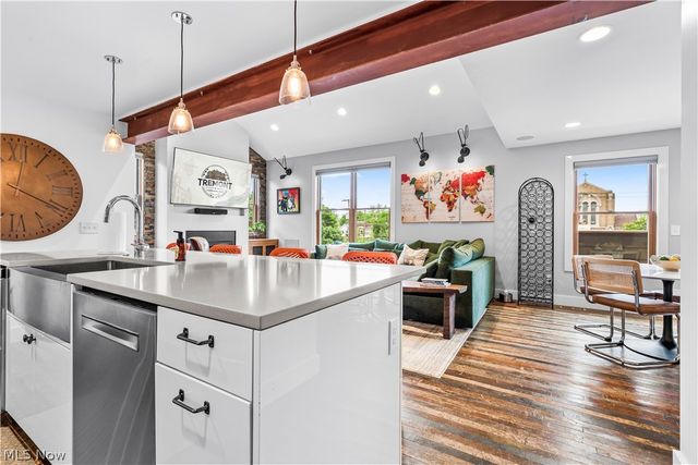 2307 Thurman Avenue, Cleveland, OH 44113