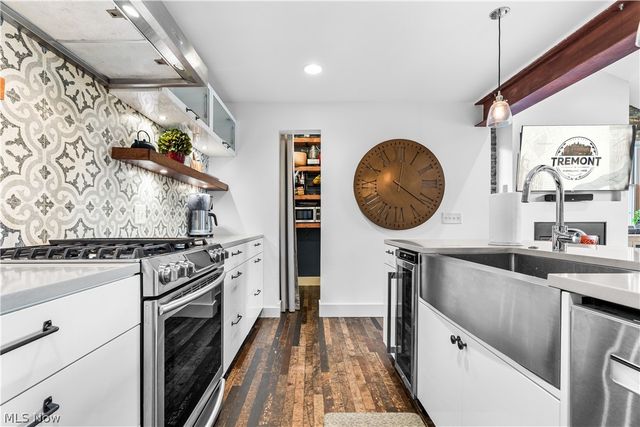 2307 Thurman Avenue, Cleveland, OH 44113
