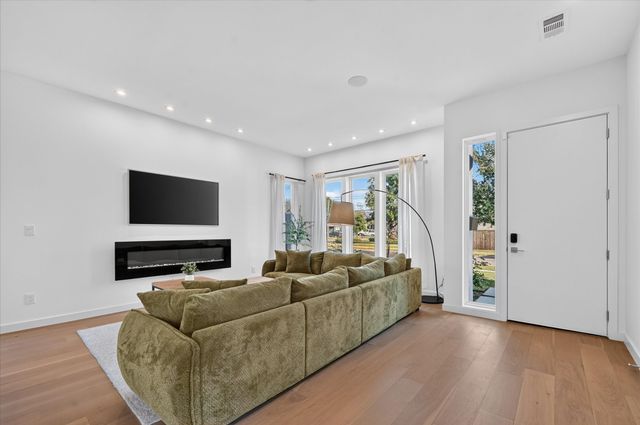 834 Mcbroom Street, Dallas, TX 75212
