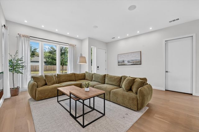 834 Mcbroom Street, Dallas, TX 75212