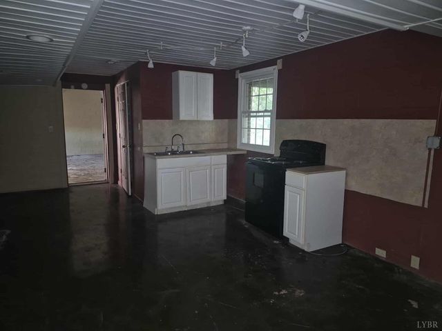 404 Darrell Lane, Hurt, VA 24563