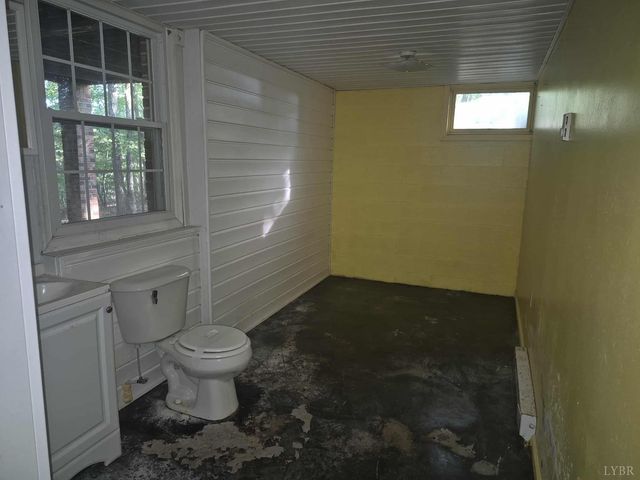 404 Darrell Lane, Hurt, VA 24563