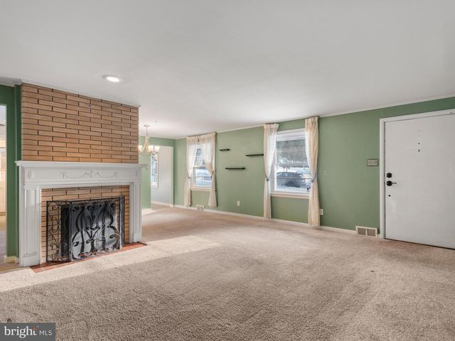 405 REVERE RD, Lafayette Hill, PA 19444