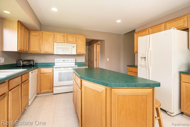 52033 Pebble Creek Drive, New Baltimore, MI 48047