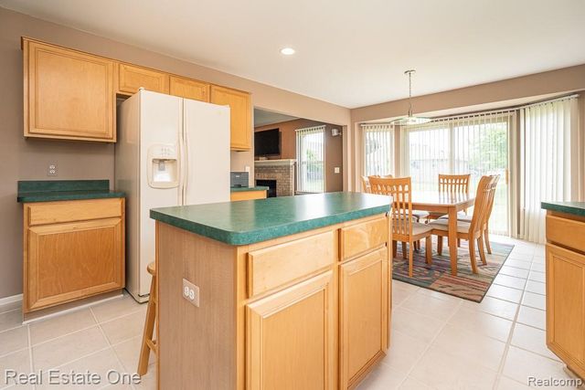 52033 Pebble Creek Drive, New Baltimore, MI 48047