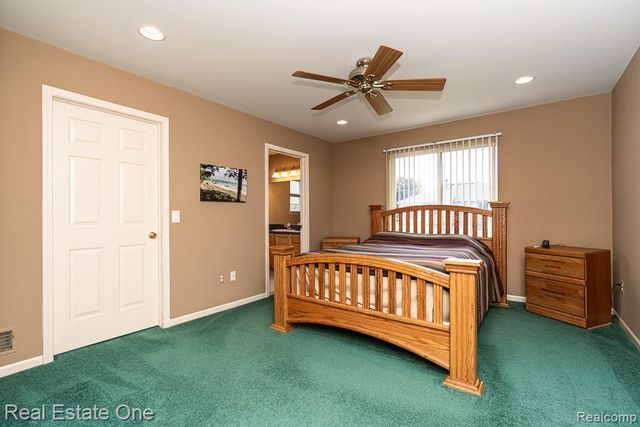 52033 Pebble Creek Drive, New Baltimore, MI 48047