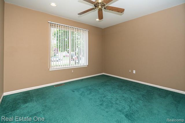 52033 Pebble Creek Drive, New Baltimore, MI 48047