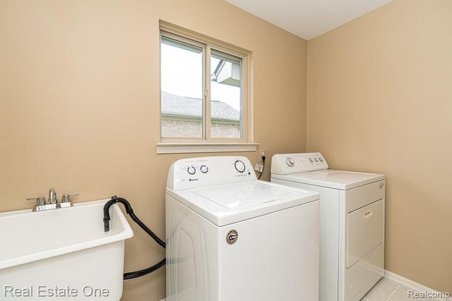 52033 Pebble Creek Drive, New Baltimore, MI 48047