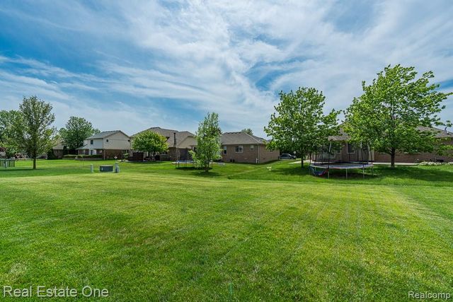 52033 Pebble Creek Drive, New Baltimore, MI 48047