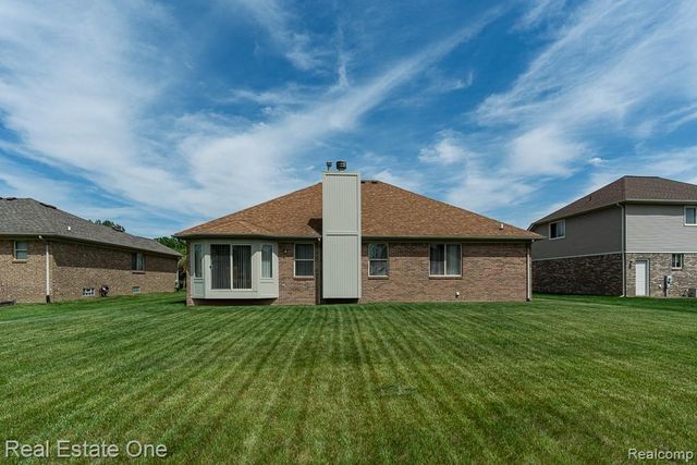 52033 Pebble Creek Drive, New Baltimore, MI 48047