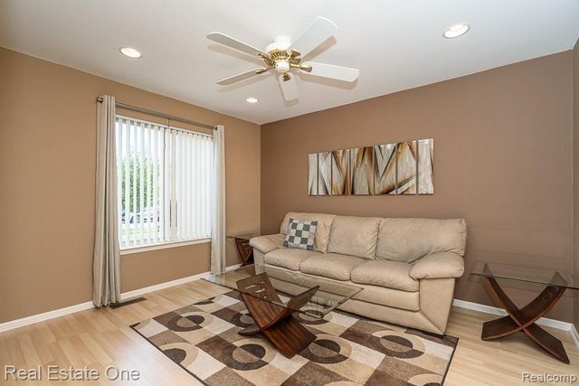52033 Pebble Creek Drive, New Baltimore, MI 48047