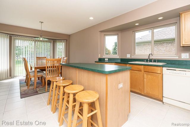 52033 Pebble Creek Drive, New Baltimore, MI 48047