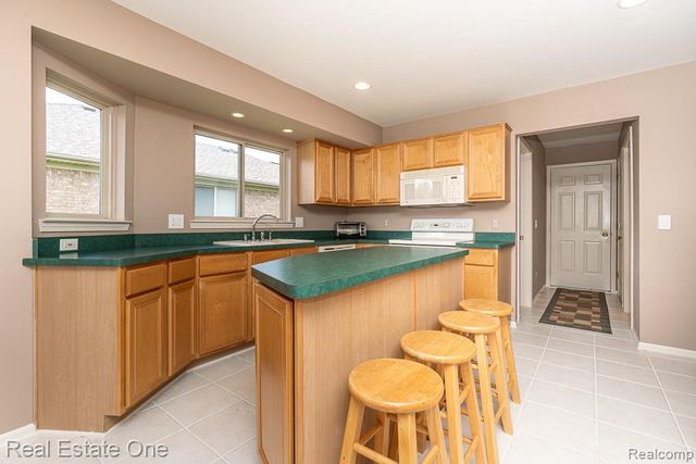 52033 Pebble Creek Drive, New Baltimore, MI 48047