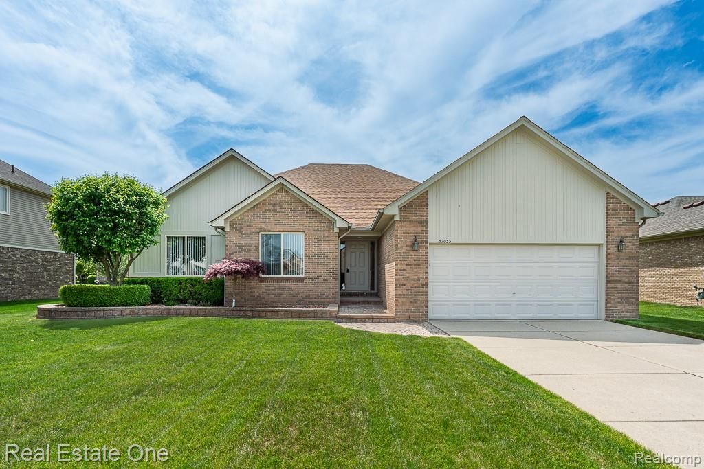 52033 Pebble Creek Drive, New Baltimore, MI 48047