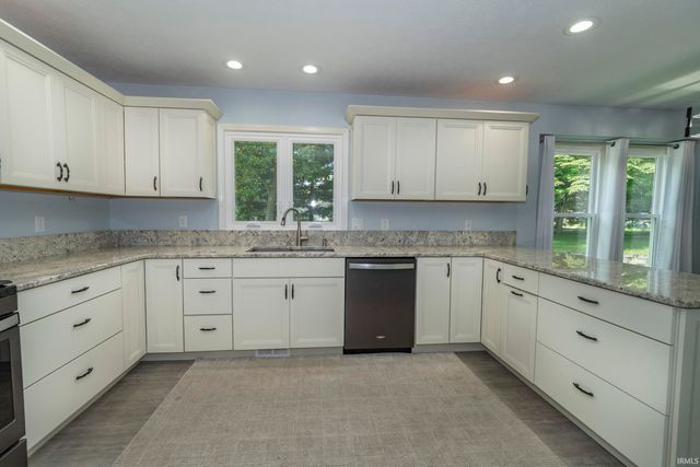 2112 FOXBORO Court, Mishawaka, IN 46545