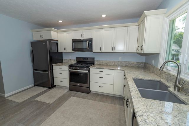 2112 FOXBORO Court, Mishawaka, IN 46545