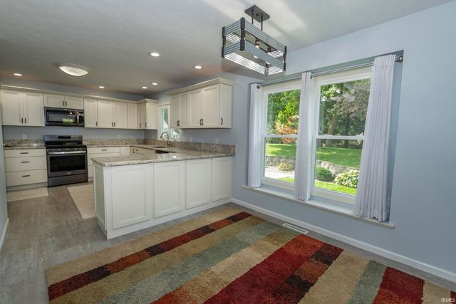 2112 FOXBORO Court, Mishawaka, IN 46545