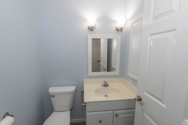 2112 FOXBORO Court, Mishawaka, IN 46545