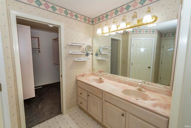 2112 FOXBORO Court, Mishawaka, IN 46545