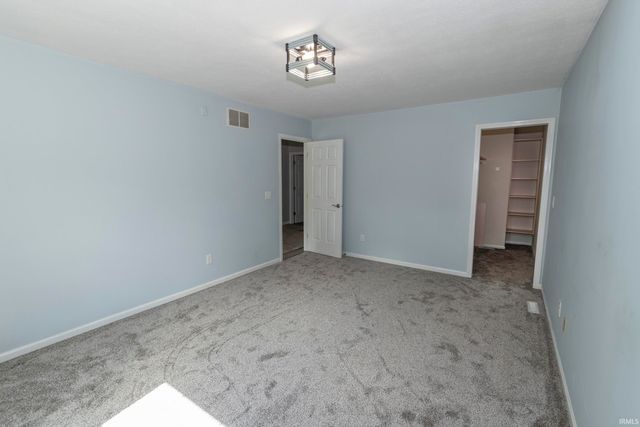 2112 FOXBORO Court, Mishawaka, IN 46545