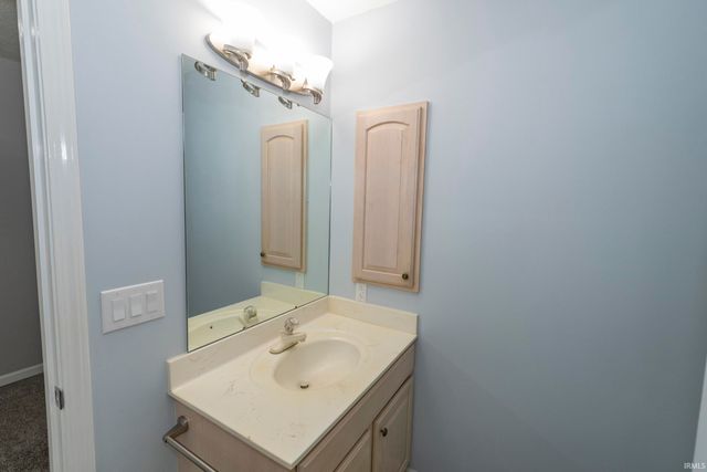 2112 FOXBORO Court, Mishawaka, IN 46545