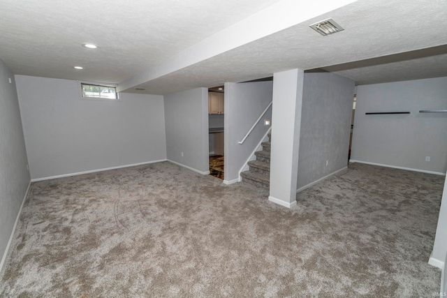 2112 FOXBORO Court, Mishawaka, IN 46545