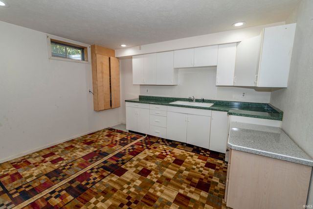 2112 FOXBORO Court, Mishawaka, IN 46545