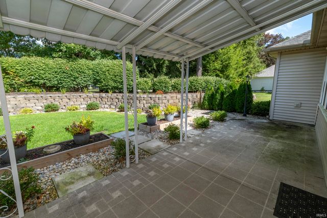 2112 FOXBORO Court, Mishawaka, IN 46545