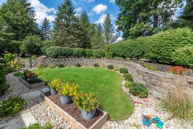 2112 FOXBORO Court, Mishawaka, IN 46545