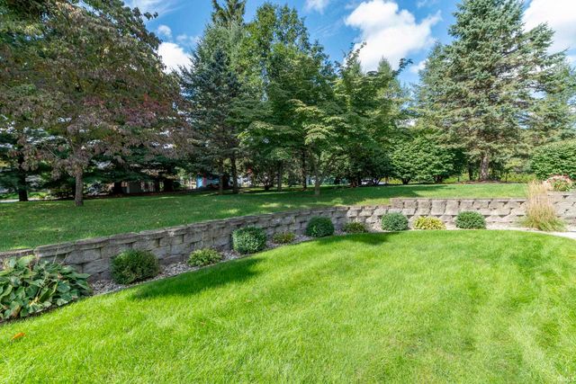 2112 FOXBORO Court, Mishawaka, IN 46545