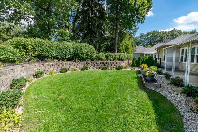 2112 FOXBORO Court, Mishawaka, IN 46545