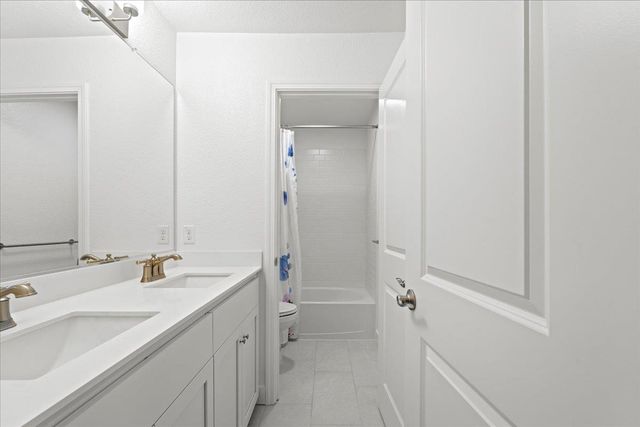 15961 Mavericks Ln, Lathrop, CA 95330