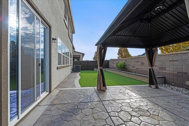 15961 Mavericks Ln, Lathrop, CA 95330