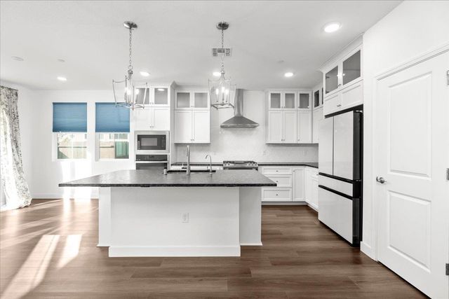 15961 Mavericks Ln, Lathrop, CA 95330